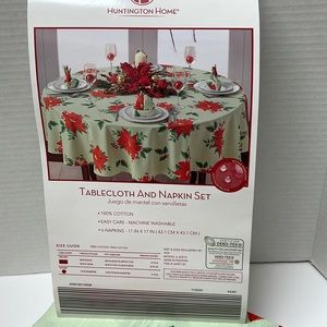 70 inch round 100% cotton tablecloth with six matching National 17X17 inch.